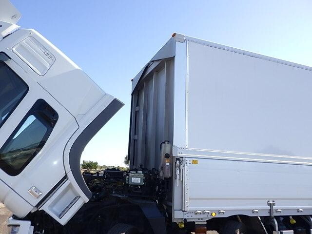 三菱ふそうスーパーグレートアルミウイング大型（10t）[写真27]