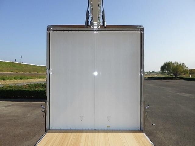 三菱ふそうスーパーグレートアルミウイング大型（10t）[写真12]