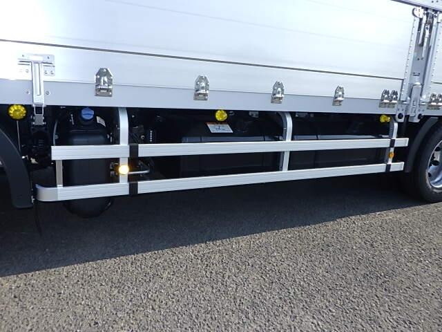 三菱ふそうスーパーグレートアルミウイング大型（10t）[写真21]