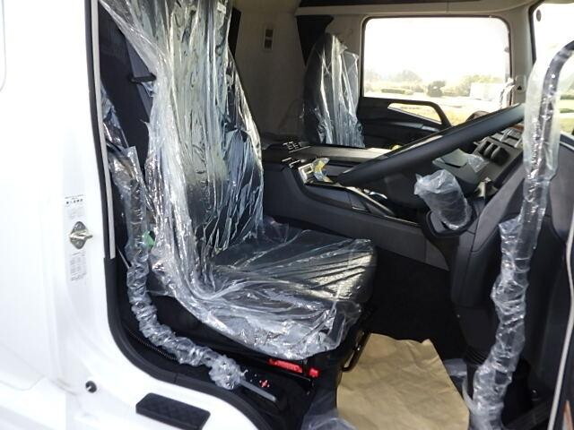 三菱ふそうスーパーグレートアルミウイング大型（10t）[写真26]