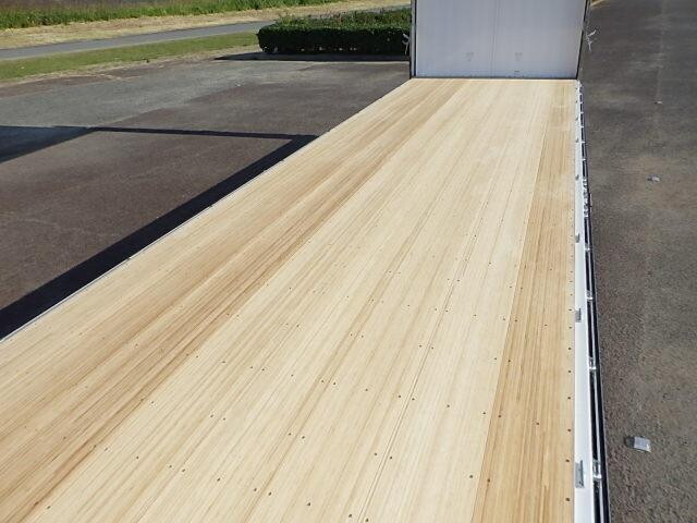 三菱ふそうスーパーグレートアルミウイング大型（10t）[写真08]