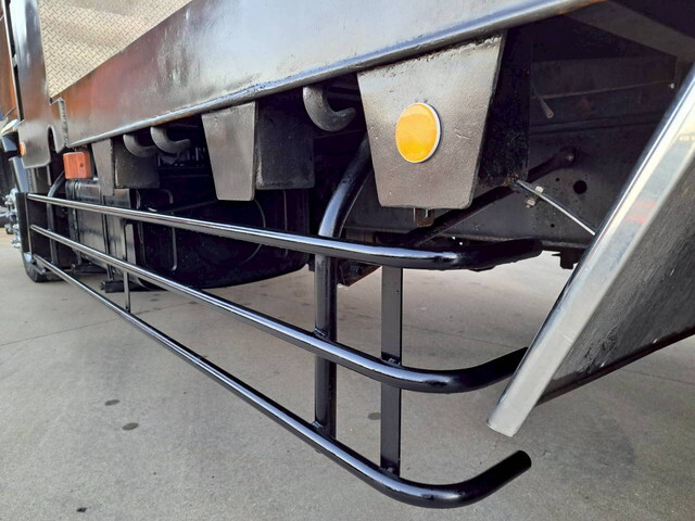 日野レンジャーセルフクレーン4段増トン（6t・8t）[写真18]