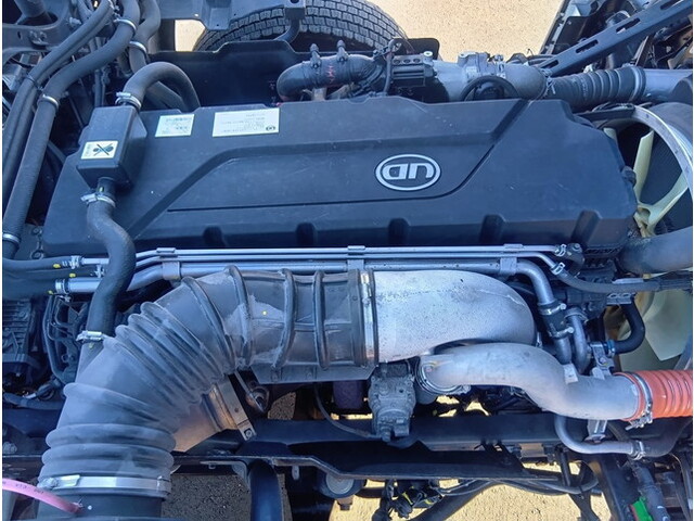 UDトラックスクオントレーラーヘッド（トラクターヘッド）大型（10t）[写真14]