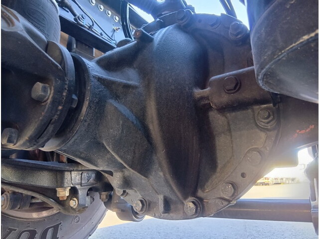 UDトラックスクオントレーラーヘッド（トラクターヘッド）大型（10t）[写真17]