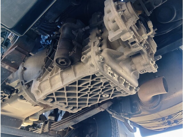 UDトラックスクオントレーラーヘッド（トラクターヘッド）大型（10t）[写真19]