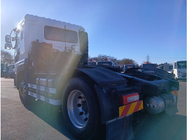 UDトラックスクオントレーラーヘッド（トラクターヘッド）大型（10t）[写真02]