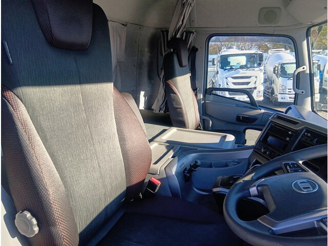 UDトラックスクオントレーラーヘッド（トラクターヘッド）大型（10t）[写真20]