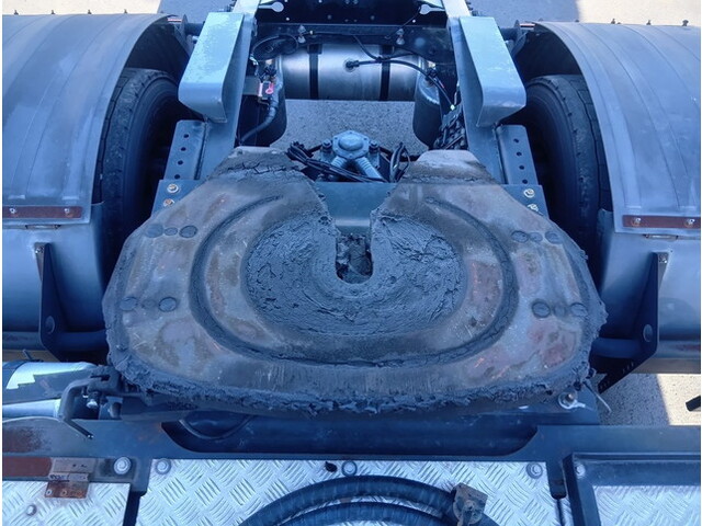 UDトラックスクオントレーラーヘッド（トラクターヘッド）大型（10t）[写真07]