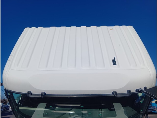 UDトラックスクオントレーラーヘッド（トラクターヘッド）大型（10t）[写真09]