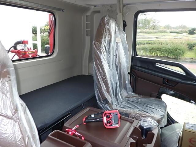 日野レンジャーセルフクレーン4段増トン（6t・8t）[写真24]