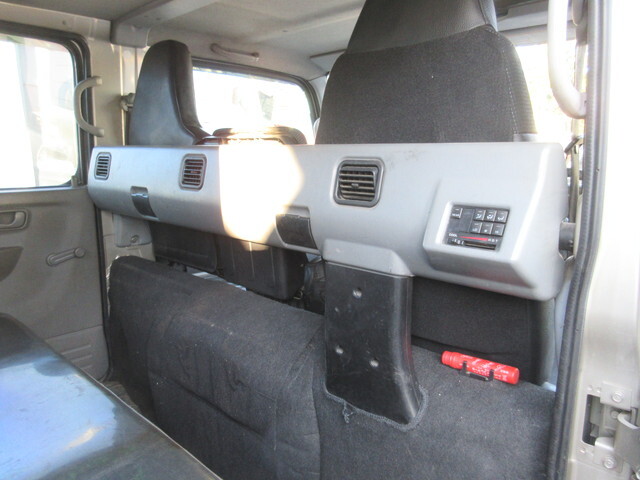 三菱ふそうキャンター平ボディ小型（2t・3t）[写真10]