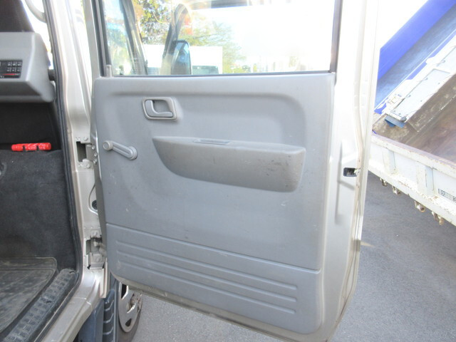 三菱ふそうキャンター平ボディ小型（2t・3t）[写真12]