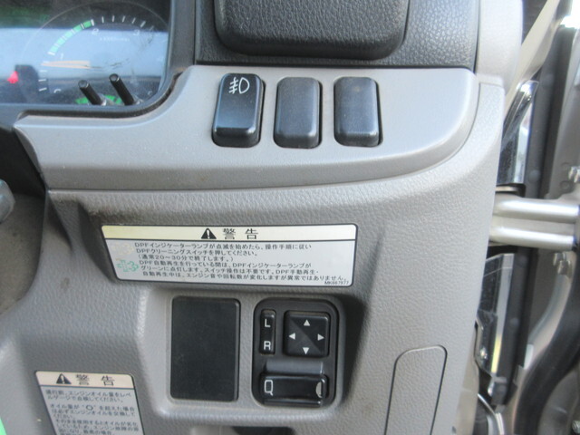 三菱ふそうキャンター平ボディ小型（2t・3t）[写真16]