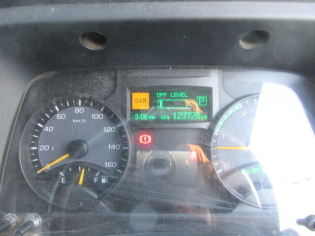 三菱ふそうキャンター平ボディ小型（2t・3t）[写真17]