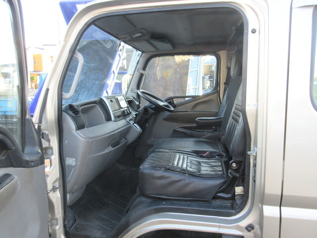 三菱ふそうキャンター平ボディ小型（2t・3t）[写真19]
