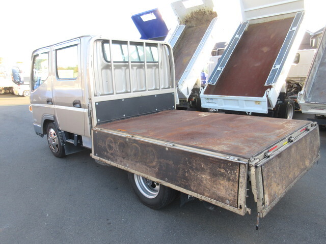 三菱ふそうキャンター平ボディ小型（2t・3t）[写真29]