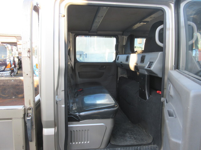 三菱ふそうキャンター平ボディ小型（2t・3t）[写真09]