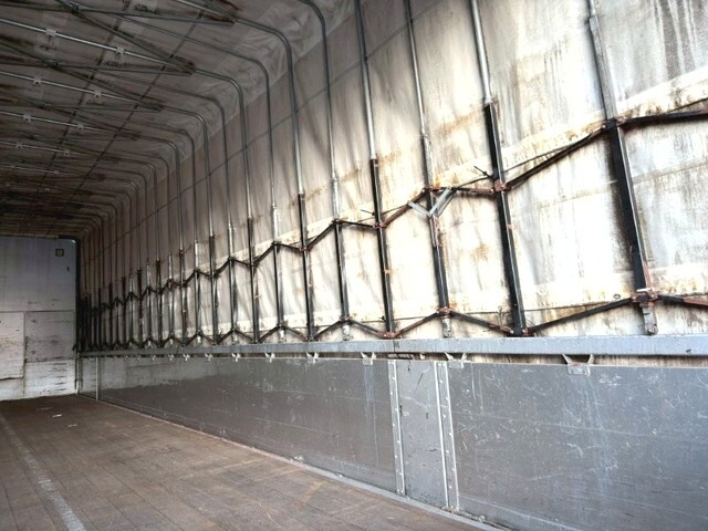 UDトラックスクオン幌車大型（10t）[写真10]