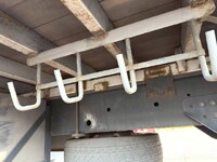 UDトラックスクオン幌車大型（10t）[写真13]