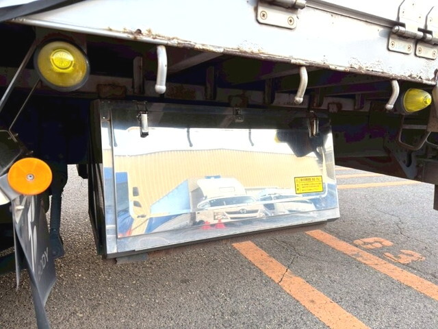 UDトラックスクオン幌車大型（10t）[写真19]