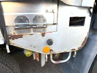 UDトラックスクオン幌車大型（10t）[写真24]