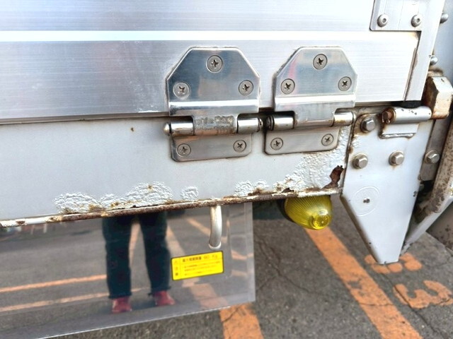 UDトラックスクオン幌車大型（10t）[写真24]