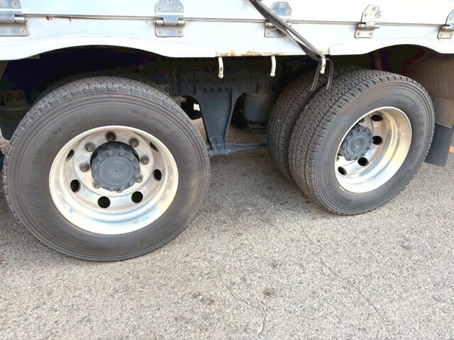 UDトラックスクオン幌車大型（10t）[写真27]