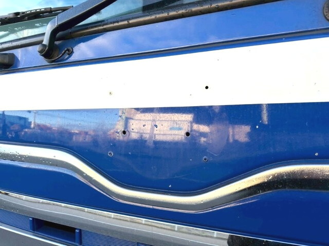 UDトラックスクオン幌車大型（10t）[写真28]