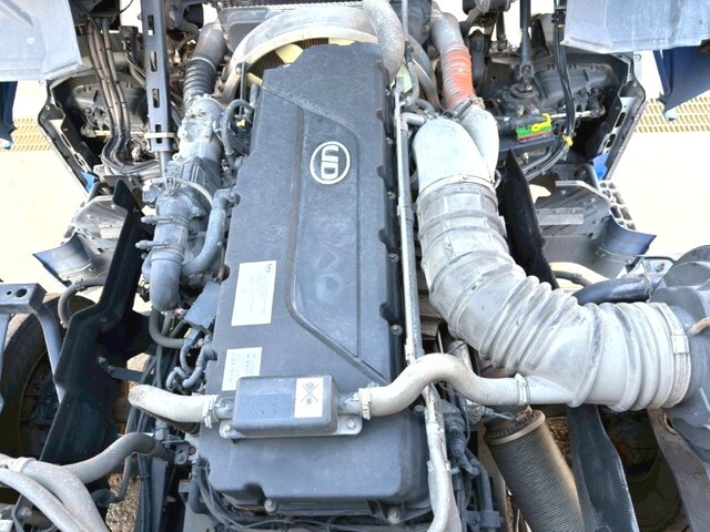 UDトラックスクオン幌車大型（10t）[写真32]