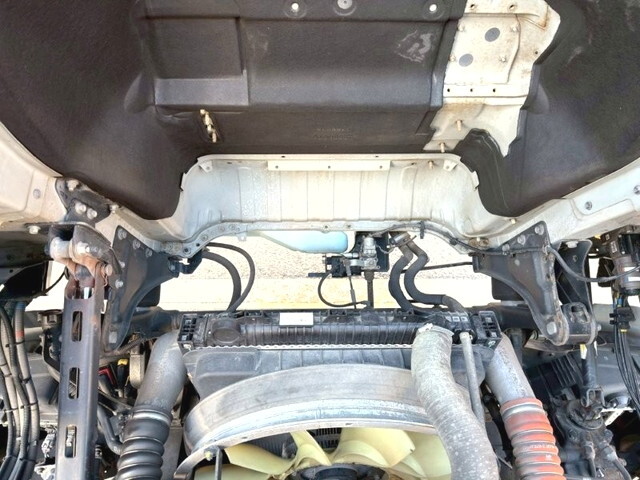 UDトラックスクオン幌車大型（10t）[写真33]