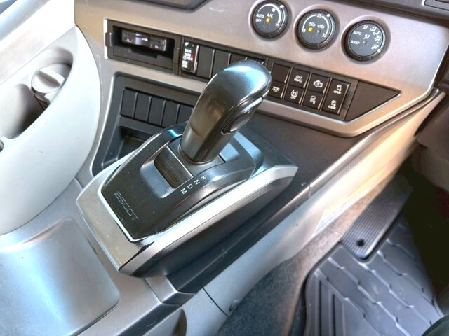 UDトラックスクオン幌車大型（10t）[写真34]