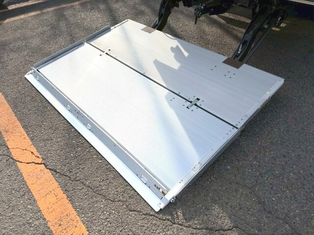 日野レンジャー冷凍車（冷蔵車）中型（4t）[写真06]