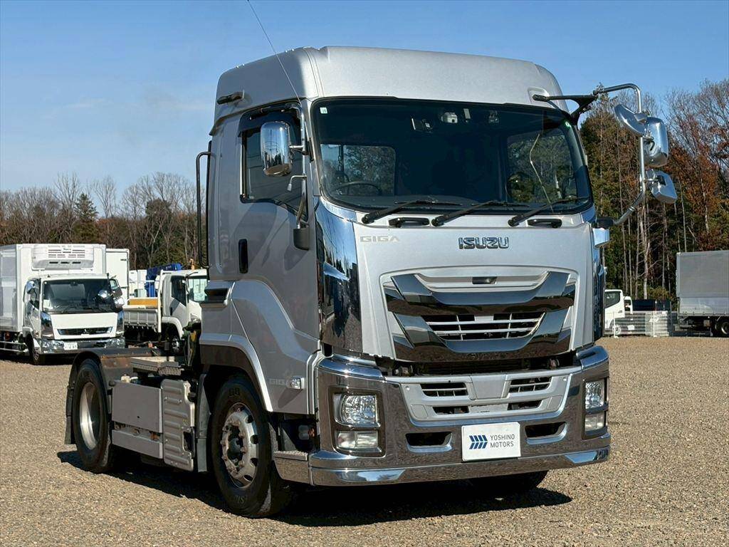 いすゞギガトレーラーヘッド（トラクターヘッド）大型（10t）[写真01]