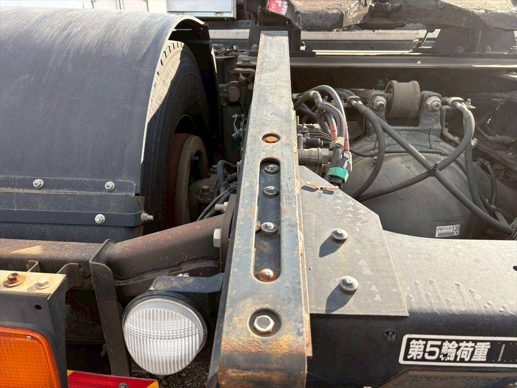 いすゞギガトレーラーヘッド（トラクターヘッド）大型（10t）[写真10]