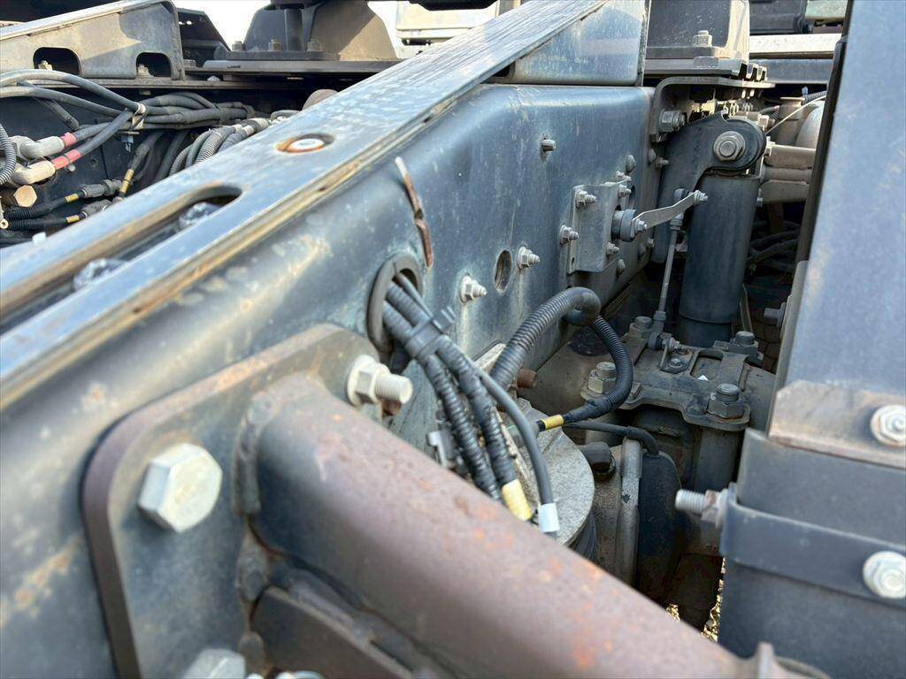 いすゞギガトレーラーヘッド（トラクターヘッド）大型（10t）[写真13]
