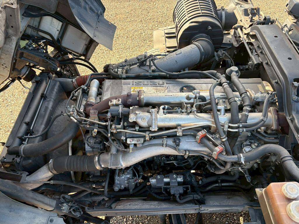 いすゞギガトレーラーヘッド（トラクターヘッド）大型（10t）[写真15]