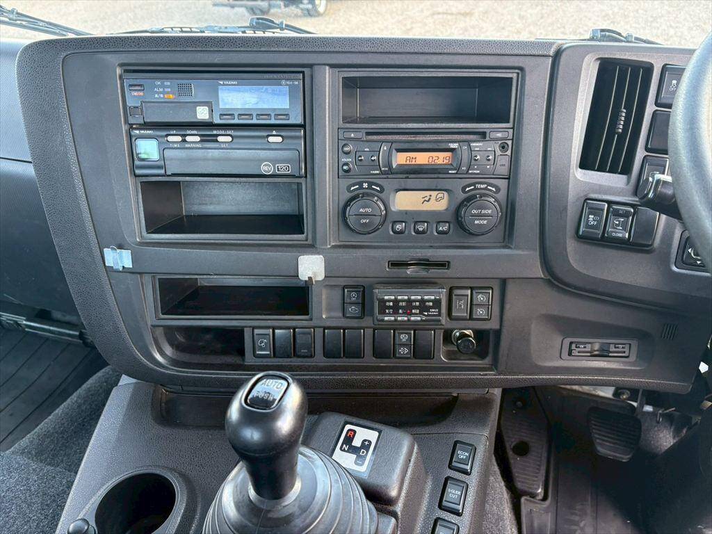 いすゞギガトレーラーヘッド（トラクターヘッド）大型（10t）[写真19]