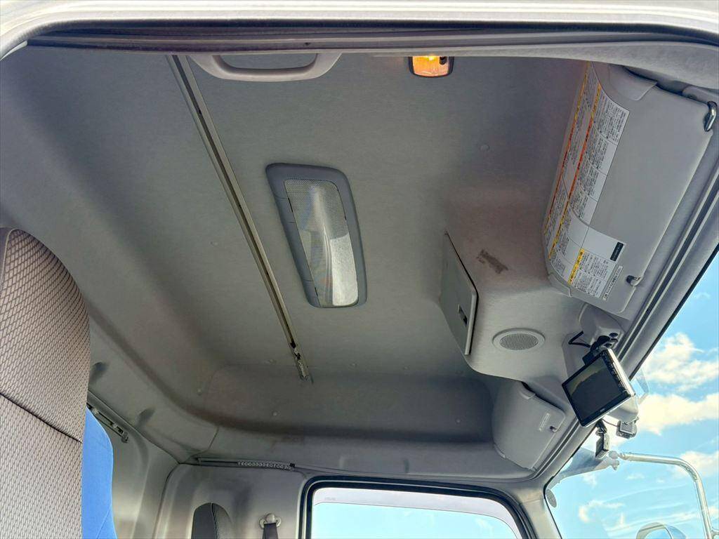 いすゞギガトレーラーヘッド（トラクターヘッド）大型（10t）[写真21]