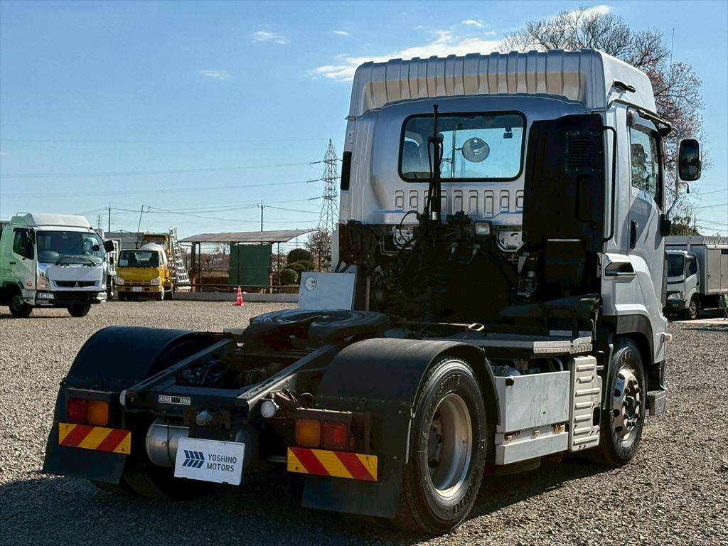 いすゞギガトレーラーヘッド（トラクターヘッド）大型（10t）[写真03]