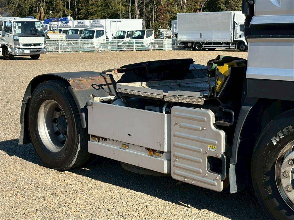 いすゞギガトレーラーヘッド（トラクターヘッド）大型（10t）[写真04]