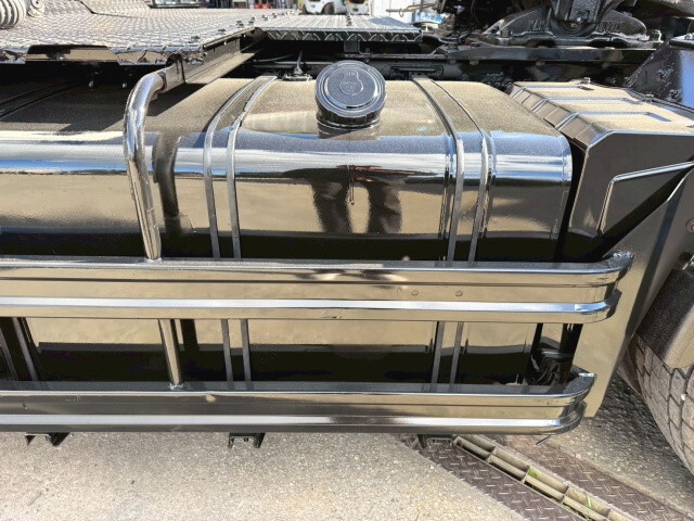 日野プロフィアトレーラーヘッド（トラクターヘッド）大型（10t）[写真10]