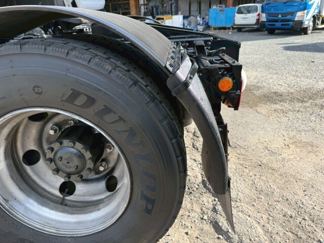 日野プロフィアトレーラーヘッド（トラクターヘッド）大型（10t）[写真11]