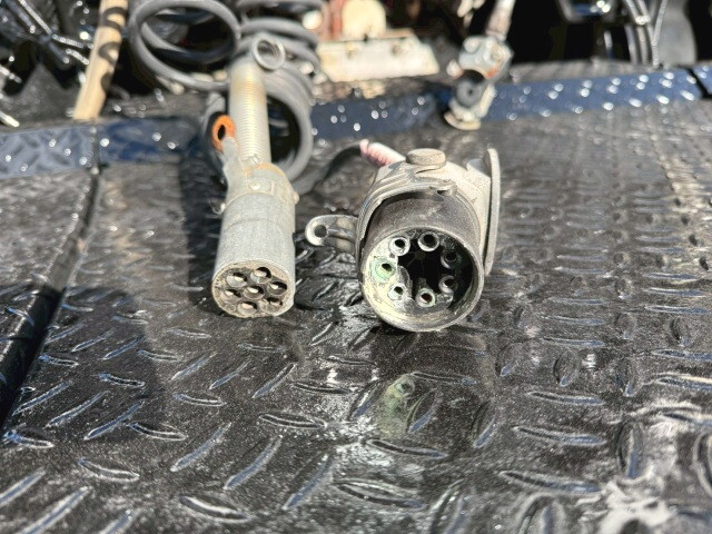 日野プロフィアトレーラーヘッド（トラクターヘッド）大型（10t）[写真19]