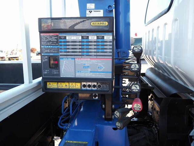 いすゞエルフクレーン4段小型（2t・3t）[写真08]