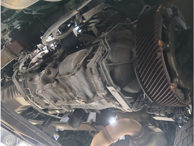 日野プロフィアトレーラーヘッド（トラクターヘッド）大型（10t）[写真18]