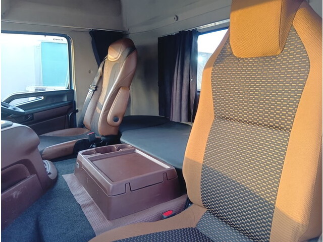 日野プロフィアトレーラーヘッド（トラクターヘッド）大型（10t）[写真20]