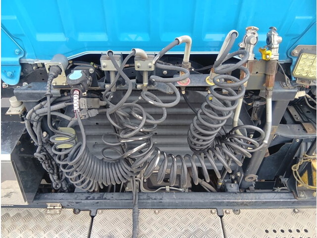 日野プロフィアトレーラーヘッド（トラクターヘッド）大型（10t）[写真08]