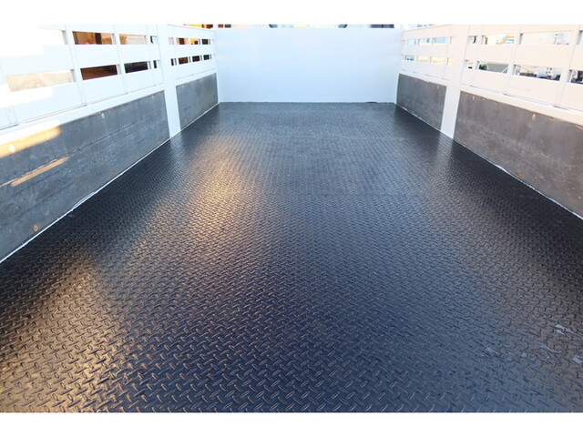 いすゞエルフ平ボディ小型（2t・3t）[写真11]