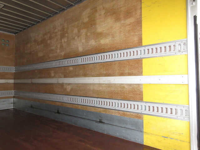 いすゞエルフパネルバン小型（2t・3t）[写真10]