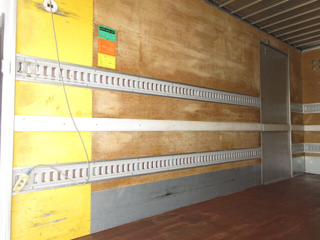 いすゞエルフパネルバン小型（2t・3t）[写真09]